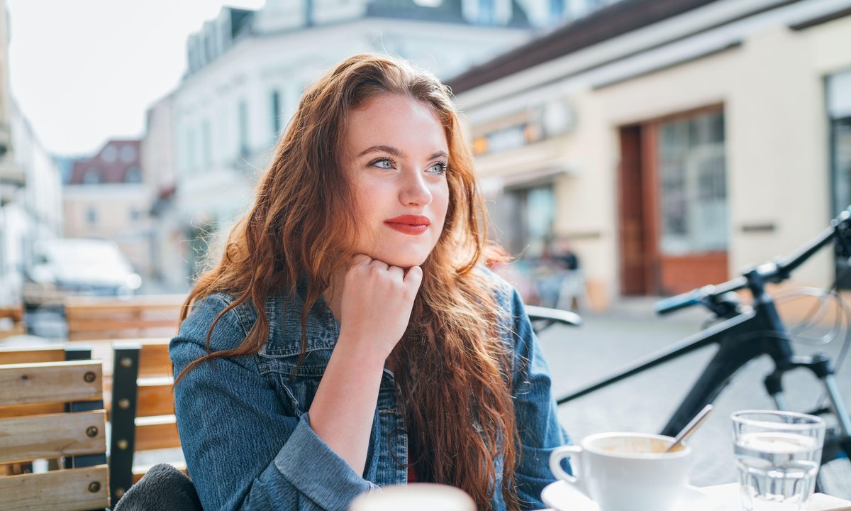 Nie miłość, pieniądze ani rodzina. Co naprawdę uszczęśliwia ludzi?