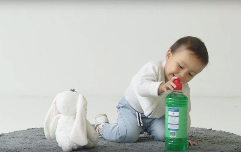 Detergent czy zabawka? Co jest atrakcyjniejsze w oczach dziecka?