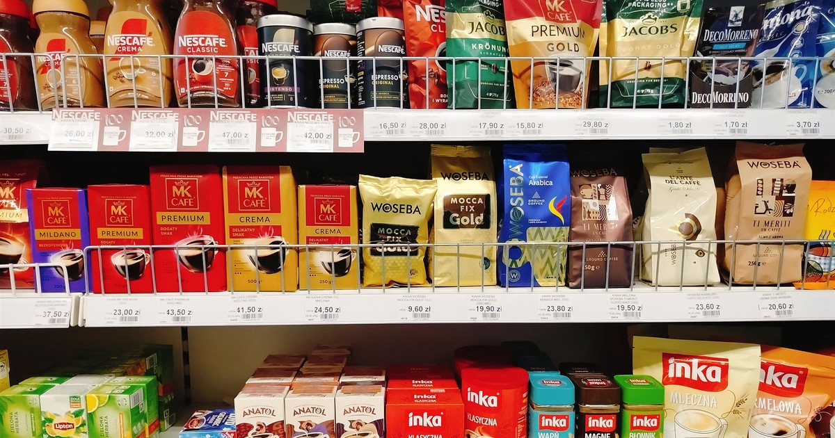 Podróbki kawy zalewają Polskę. Oszuści dodają popularną roślinę do jej składu