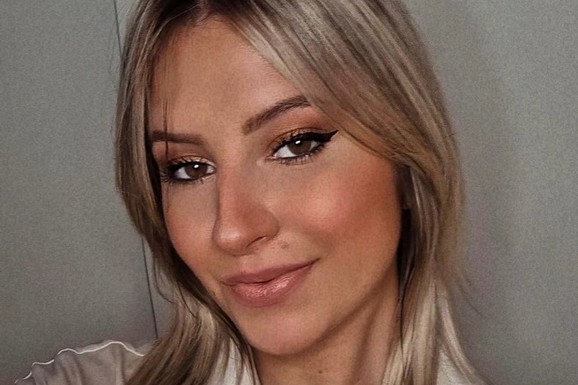 Majci u porodilištu rekli da je beba umrla, 20 godina kasnije saznala je ISTINU: Potresna ispovest Sare (28) koja nije prestala da traži sestru (FOTO)