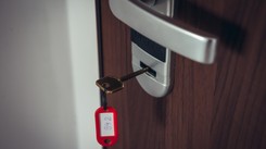 Wynajęła mieszkanie i ma duży kłopot. Jak pozbyć się uciążliwych lokatorów?