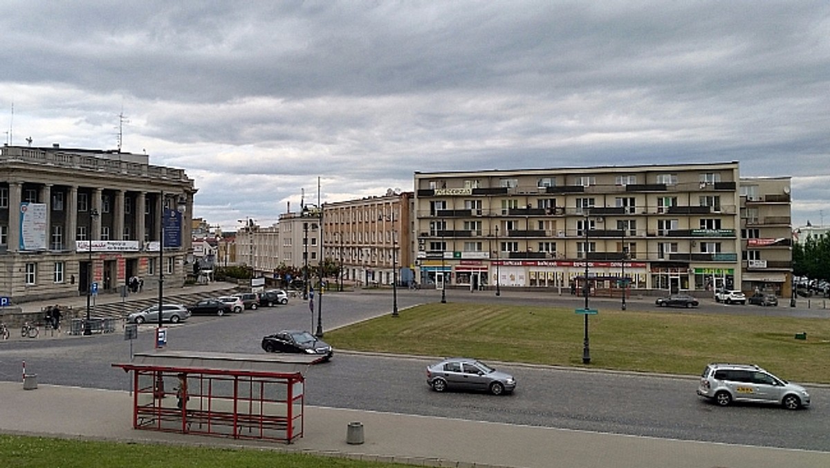 Pierwszy konkurs projektów zagospodarowania placu Niezależnego Zrzeszenia Studentów w Białymstoku znajdzie rozstrzygnięcie w sobotę. Prace trzydzieściorga studentów i absolwentów architektury zobaczymy podczas wystawy na placu. Po roku od przemianowania tego miejsca grupa inicjatorów skupiona w Inicjatywie Plac NZS próbuje wciągnąć mieszkańców do planowania wyglądu i przeznaczenia miejsc publicznych w mieście.