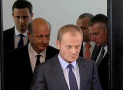 Afera z przedszkolami. Premier Tusk umywa ręce