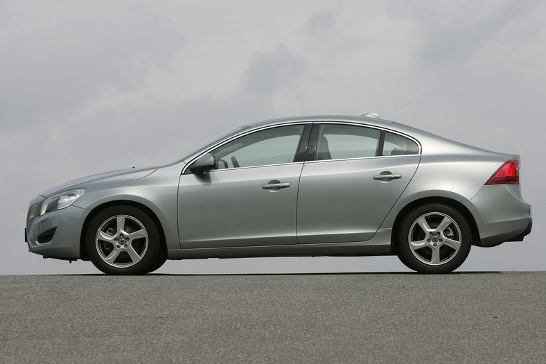 Volvo S60 II lata produkcji 2010-18, cena od 32 000 zł