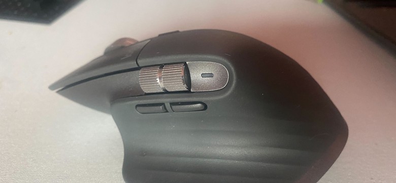 Logitech ma nową mysz dla maców. Od wersji PC różni się... napisem