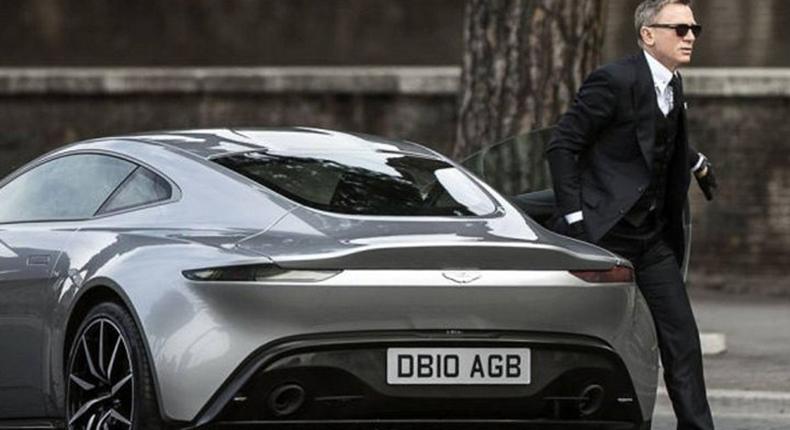 James Bond getting out of the DB10