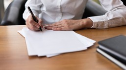 umowy cywilnoprawne a etat. jakie różnice naprawdę mają znaczenie dla