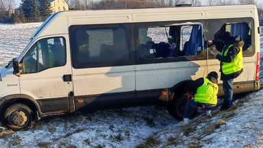 Zderzenie tira z busem koło Łęcznej. Kierowca ciężarówki uciekł z miejsca wypadku
