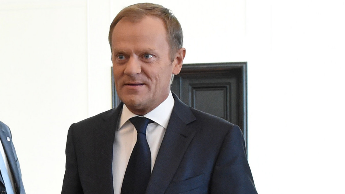 Gdańsk zasługuje na najpiękniejszy i najnowocześniejszy teatr w Europie i w takim dzisiaj jesteśmy - powiedział Donald Tusk podczas otwarcia Teatru Szekspirowskiego. Po ok. godzinie uroczystość ze względów bezpieczeństwa została przerwana przez BOR na ponad dwie godziny.