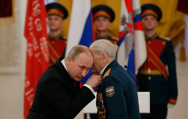 Władimir Putin i weteran wojenny