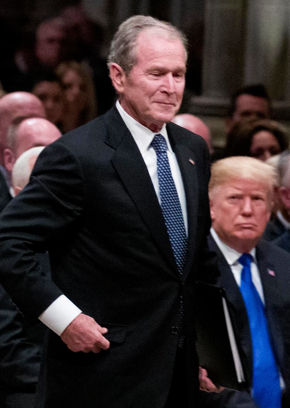 Džordž Buš i Donald Tramp na sahrani Buša starijeg u Vašingtonu 2018.