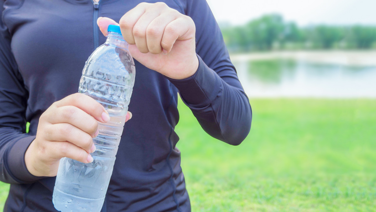 Czy można wiele razy używać plastikowej butelki?