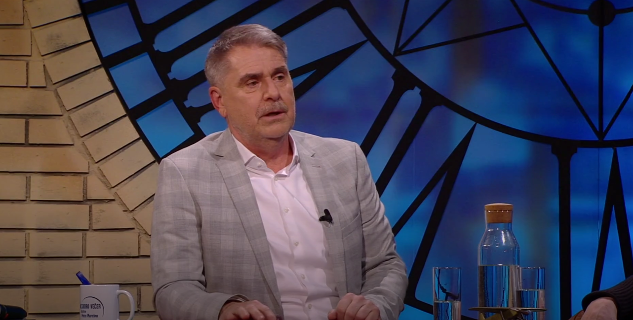 Peter Marcin vo svojej talkshow.