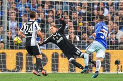 Liga włoska: Szczęsny trzy razy wyjmował piłkę z siatki w 'polskim' meczu [WIDEO]