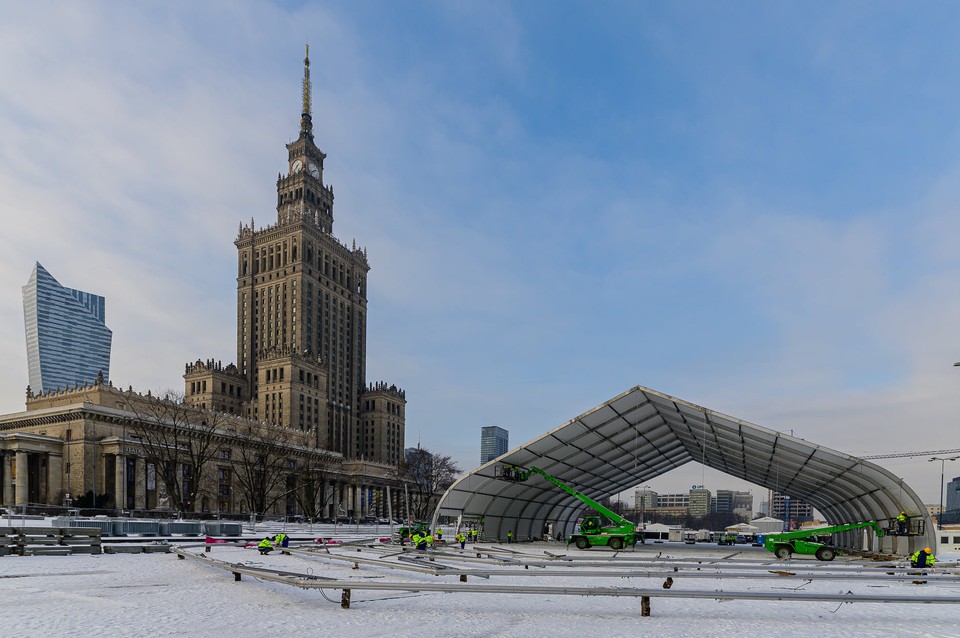 Trwa budowa studia WOŚP na placu Defilad w Warszawie