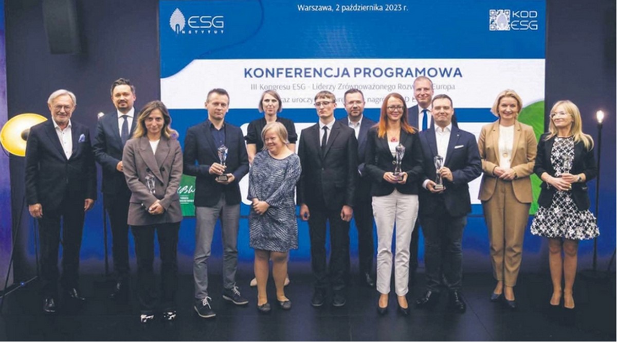 Nagrody KOD ESG wręczali wspólnie z zawodnikami Olimpiad Specjalnych m.in. prof. Marcin Wiącek, Rzecznik Praw Obywatelskich, Barbara Socha, Wiceminister Rodziny i Polityki Społecznej, prof. Przemysław Litwiniuk, Członek Rady Polityki Pieniężnej