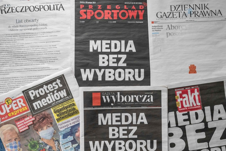 10 lutego 2021 r. największe media prywatne w Polsce dołączyły do protestu przeciwko nowej daninie od reklam, którą proponuje Ministerstwo Finansów. Wydawcy protestujących mediów argumentują, że nowa ustawa to cios w niezależność prasy i pluralizm rynku mediów. Rząd chciałby składki solidarnościowej na walkę ze skutkami pandemii COVID-19 i ratowanie zabytków, a także promocję polskiego dziedzictwa