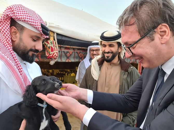Predsednik Srbije Aleksandar Vučić dobio je na poklon dva šteneta rase saluki. Poklon mu je uručio šeik Naser bin Hamad bin Isa Al Kalifa