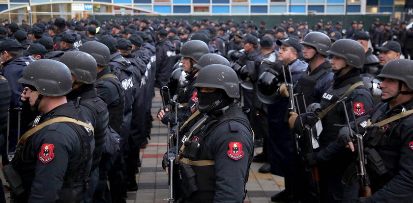 Chcieli strzelać do piłkarzy. Przygotowali nawet bomby!