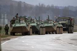 Rosjanie ćwiczą kilometr od ukraińskiej granicy. Jaceniuk straszy wojną. WIDEO