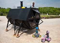 Dom, który chodzi. Może rozwinąć prędkość do 60 m/h. ZDJĘCIA