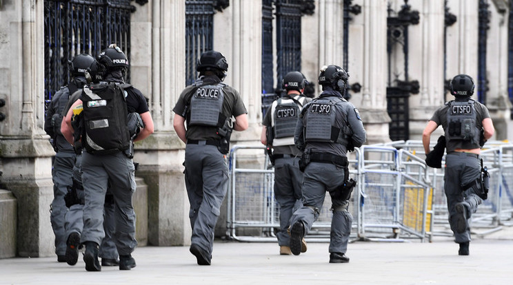 Londonban tegnap óta teljes a terrorkészültség / Fotó: MTI