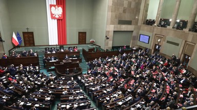 Krucha większość PiS w Sejmie. Koalicji udało się przyjąć ustawę budżetową na 2022 r. 