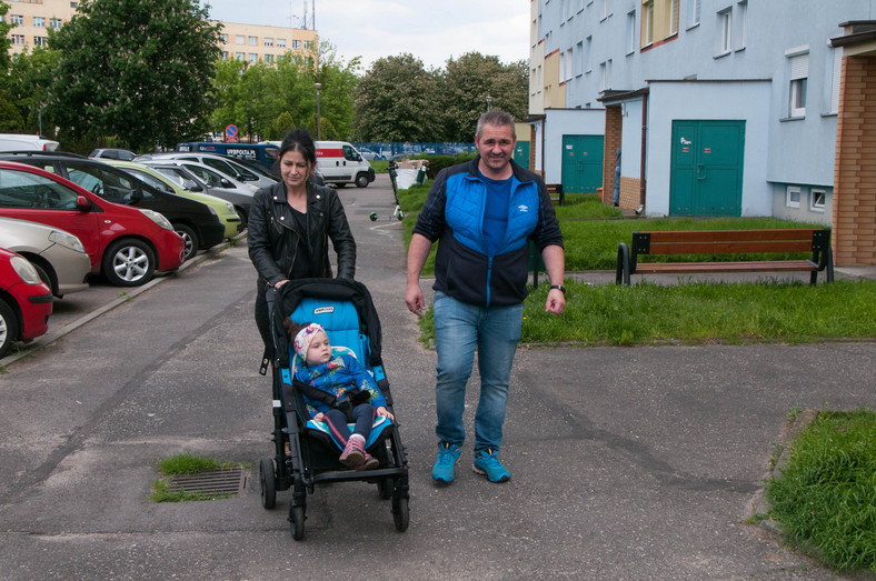 "Marzyliśmy o zdrowym dziecku, teraz walczymy o naszą córkę"