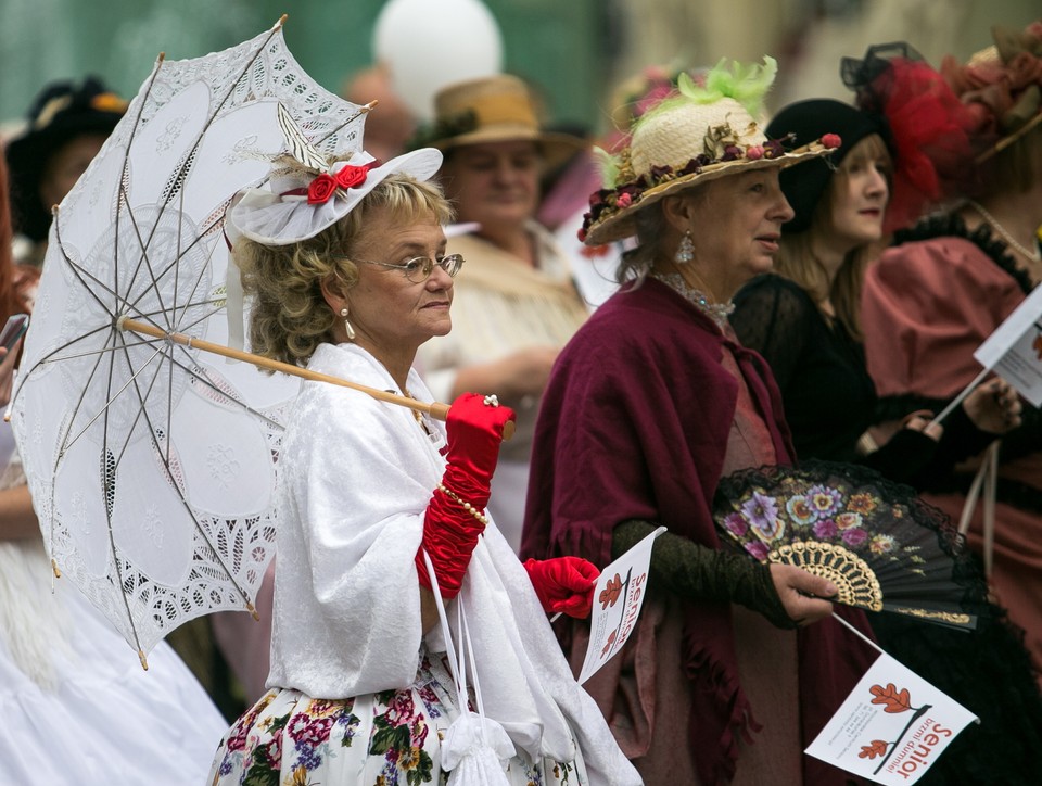 WROCŁAW DNI SENIORA PARADA KAPELUSZY