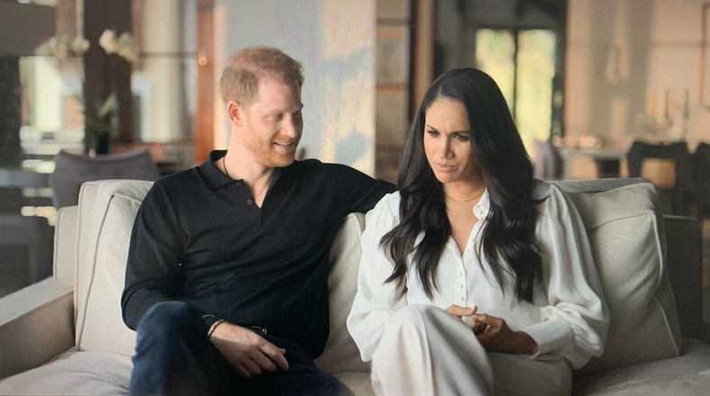 Książę Harry i księżna Meghan w serialu "Harry i Meghan"