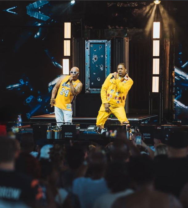 Busta Rhymes a 50 Cent počas vystúpenia v Ohio.
