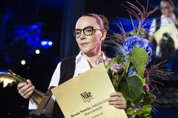 Ta książka liczy tylko 68 stron. Była jej debiutem, wygrała Nike