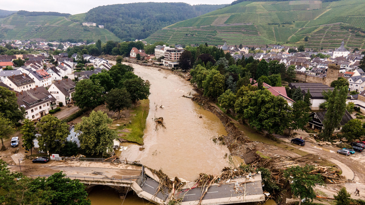 Uszkodzony most w Bad Neuenahr-Ahrweiler