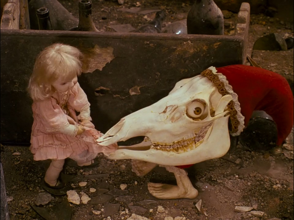 „Coś z Alicji”, reż. Jan Švankmajer,  1988 r.