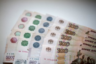 Rosja wydaje miliardy na ratowanie rubla. Ostatni raz tak źle było w latach 90.