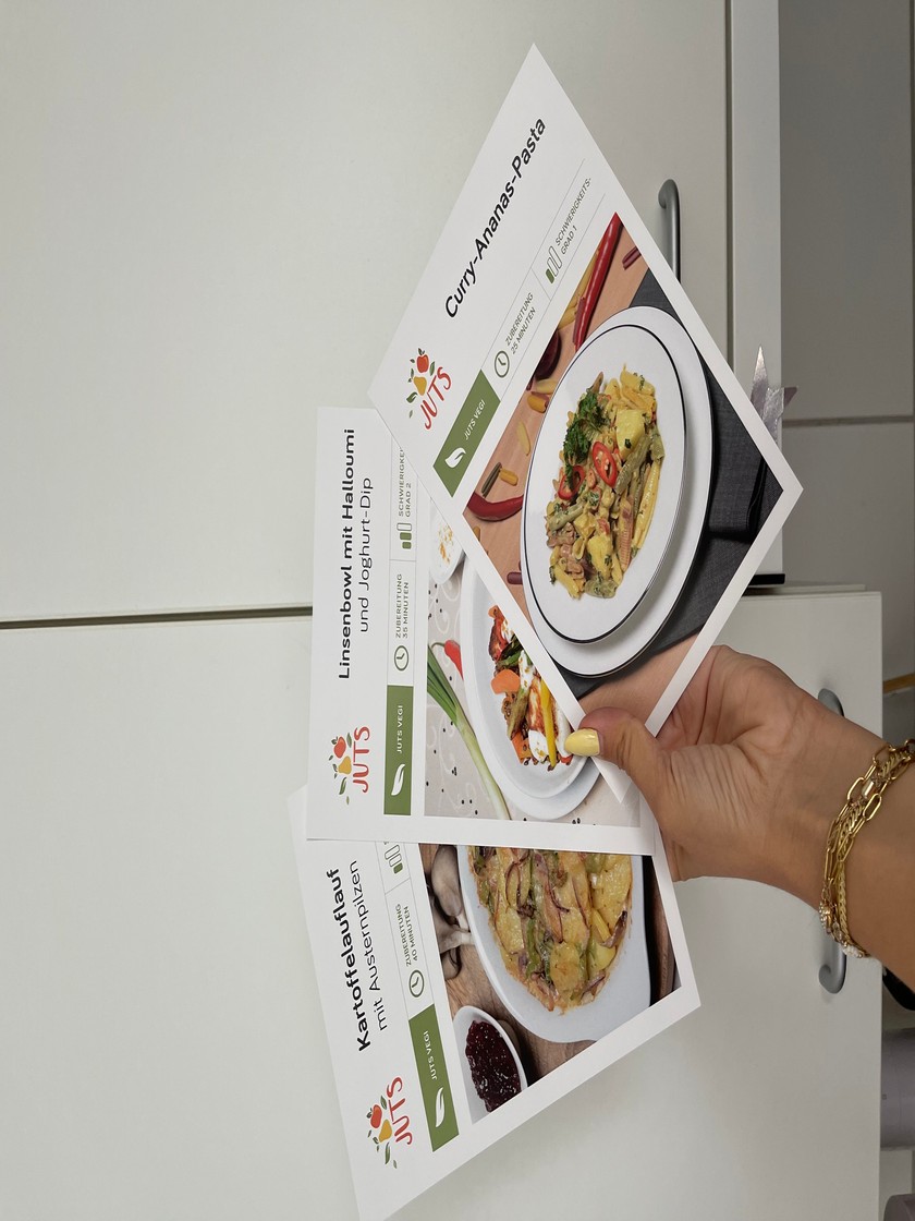 Trois recettes sont fournies. Ma box contient les ingrédients nécessaires à la préparation d’un gratin de pommes de terre, d’un bowl de lentilles et de pâtes au curry et à l’ananas. 