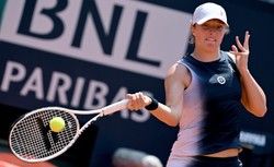 Mecz Świątek przełożony. Powodem opady deszczu