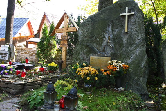 Grób ratowników z "Sokoła" TOPR na Pęksowym Brzyzku - najstarszym cmentarzu zakopiańskim 
