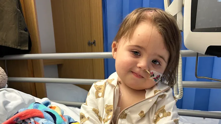 Ročnému dievčatku diagnostikovali zákernú rakovinu.