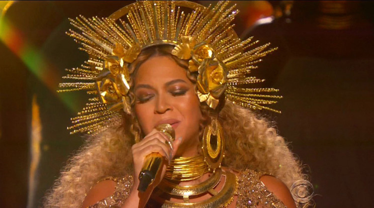 Beyoncé aranyozott mikrofonja 3,1 milliót ér /Fotó: Northfoto