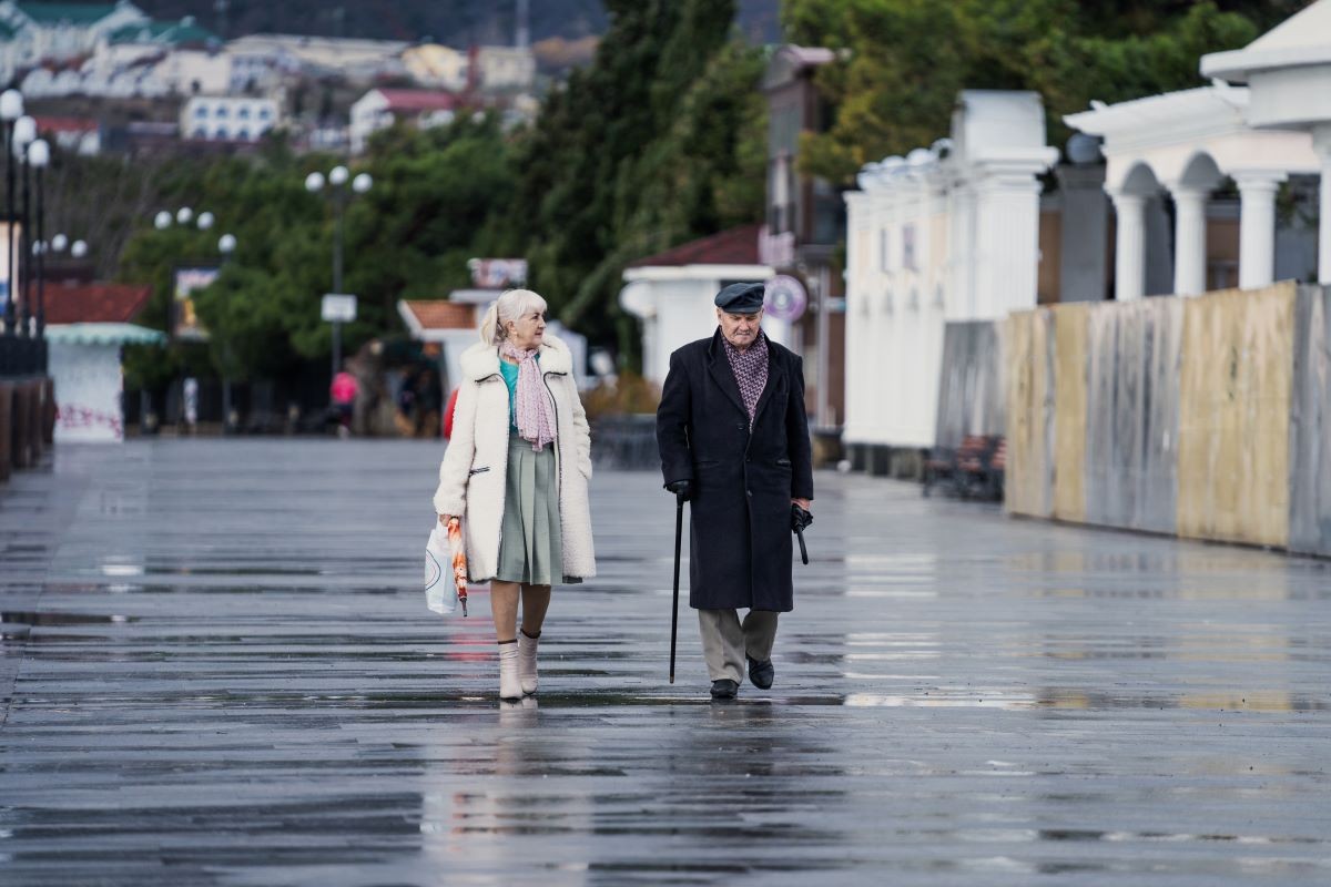 7000 złotych od ZUS dla seniorów. Kto otrzyma nowe świadczenie honorowe?