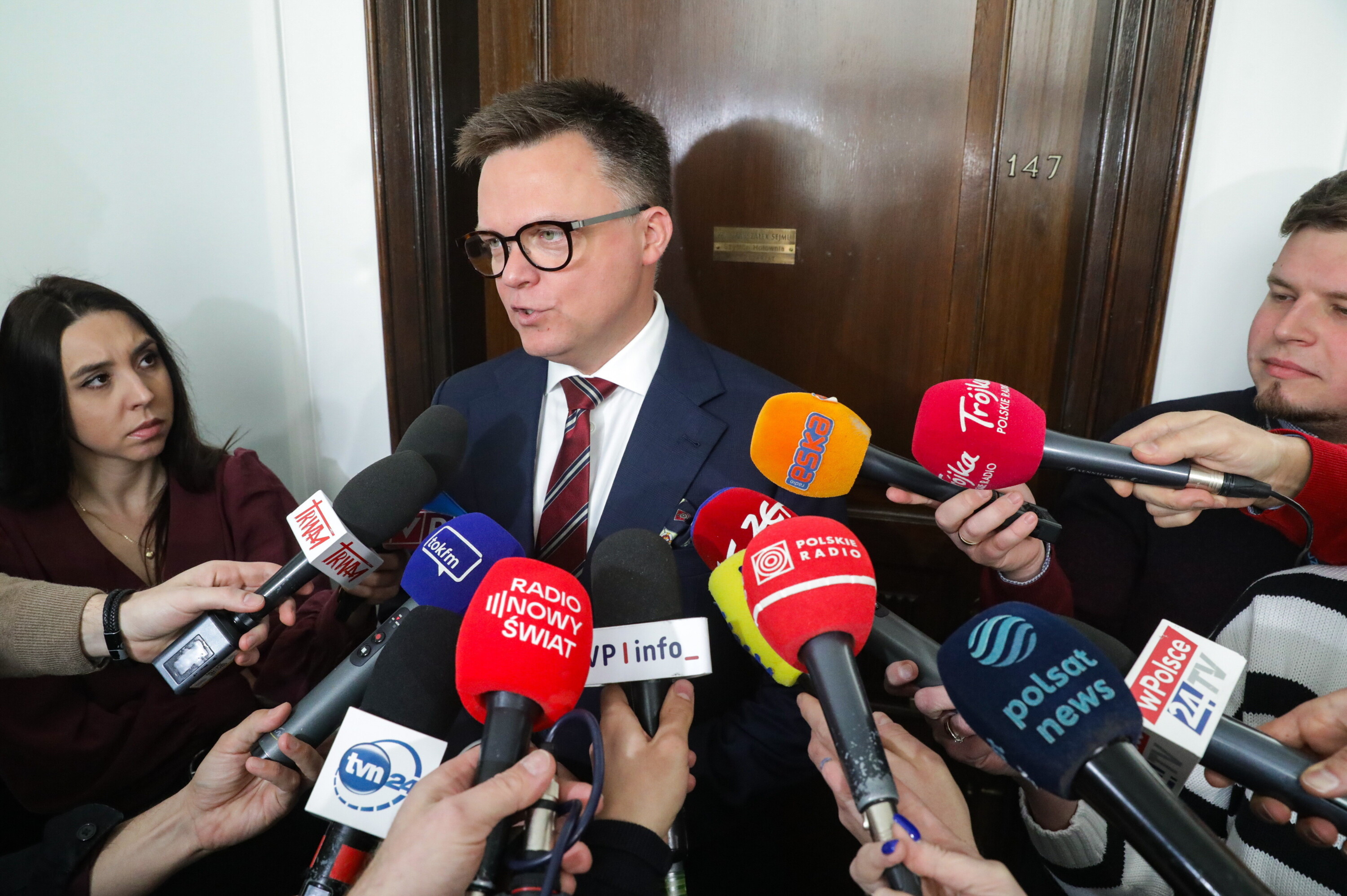 Większość tylko 13 posłów - Hołownia ostrzega przed rozłamem w Polsce 2050