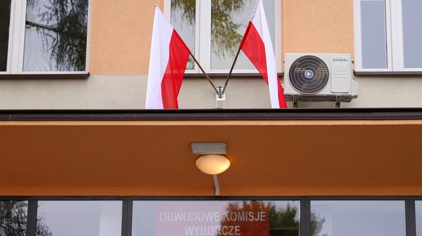 Wybory prezydenckie już w niedzielę. Urzędy zmieniają godziny pracy