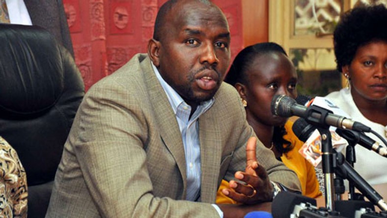 File image of Senate Majority leader Kipchumba Murkomen addressing the press from Parliament buildings