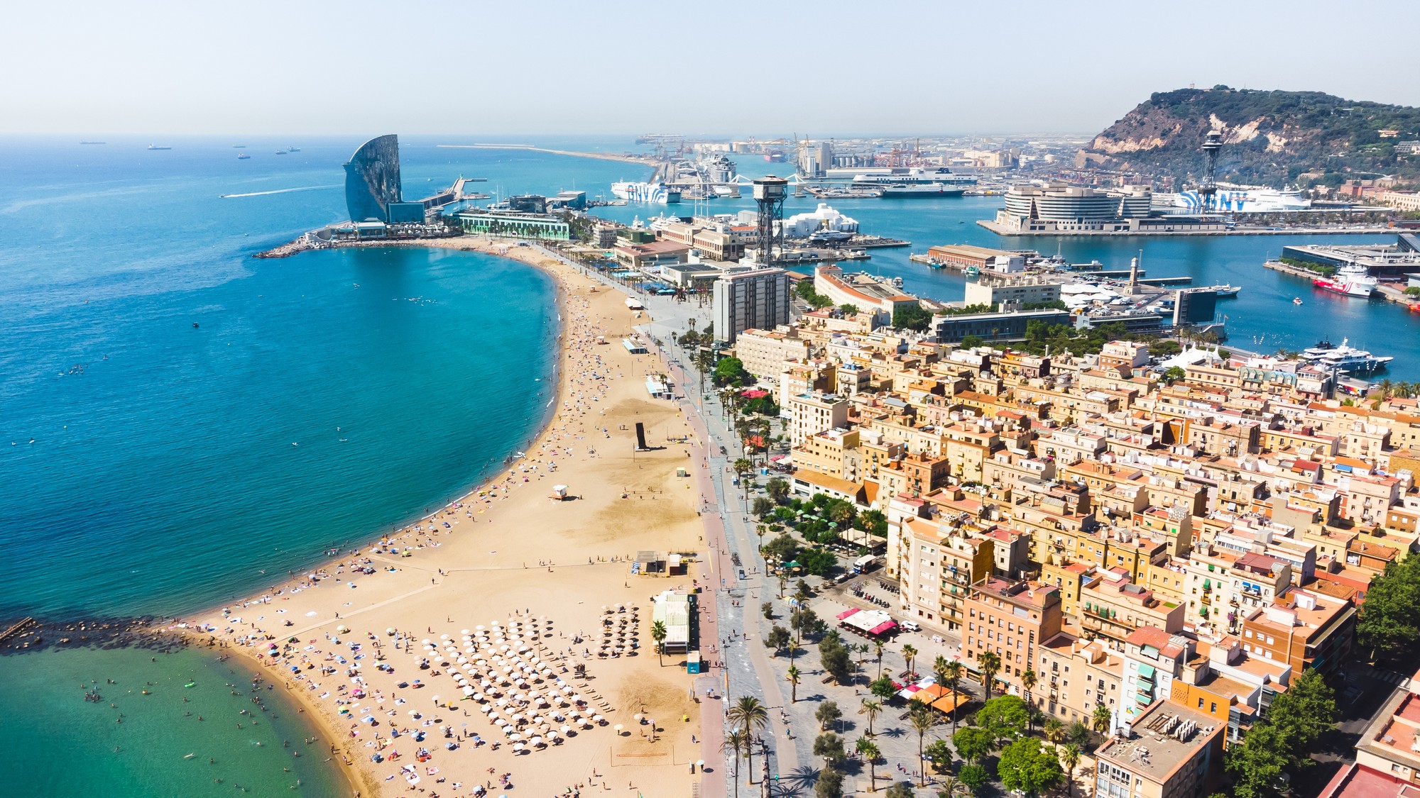 Barcelona láka turistov z celého sveta (ilustračné foto).