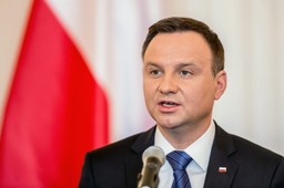 Sondaż: 48 proc. dobrze o prezydencie, 44 proc. docenia premier