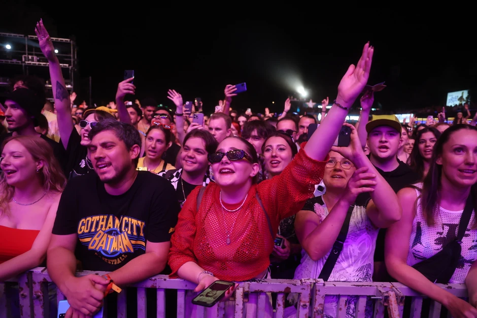 Exit, Black Eyed Peas