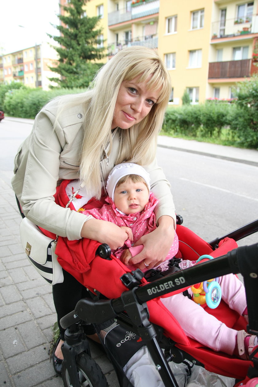 Paulina Czaja (27 l.) oraz jej córka Milena (1 r.)