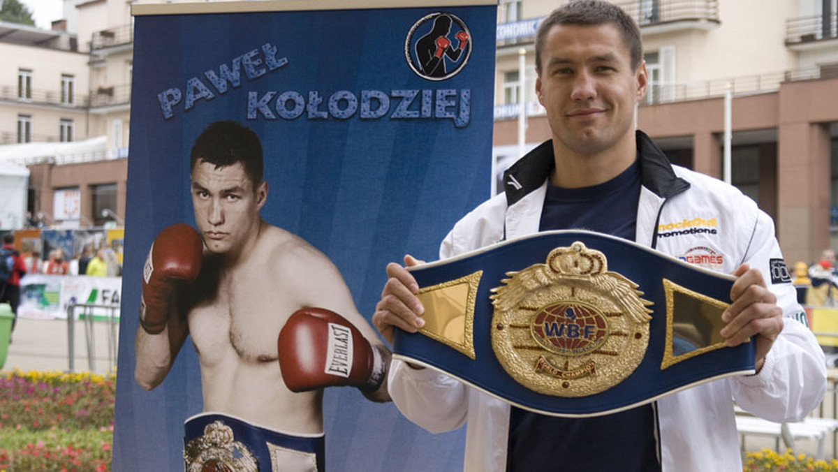 Były pretendent do tytułu mistrza świata wagi junior ciężkiej Paweł Kołodziej (33-1, 18 KO) nie jest już zawodnikiem grupy Sferis KnockOut Promotions - poinformował w rozmowie z ringpolska.pl Andrzej Wasilewski, wieloletni promotor pięściarza z Krynicy.