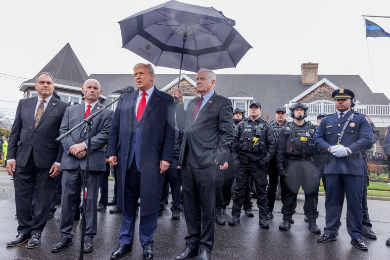 Donald Trump wziął udział w pogrzebie zabitego funkcjonariusza nowojorskiej policji Jonathana Dillera. Massapequa w stanie Nowy Jork, 28 marca nr.